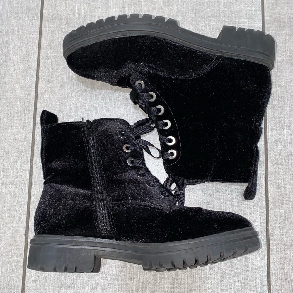 🖤 Velvet Lace Up Boots 🖤